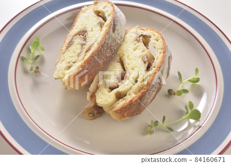有果乾的切片麵包食物 84160671