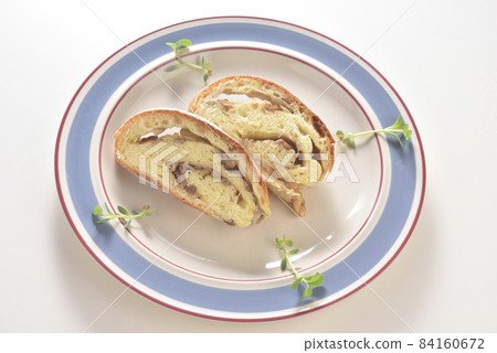 有果乾的切片麵包食物 84160672