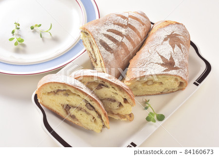 有果乾的切片麵包食物 有果乾的切片麵包食物 84160673