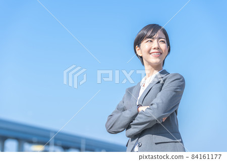 Young woman staring at the blue sky 84161177