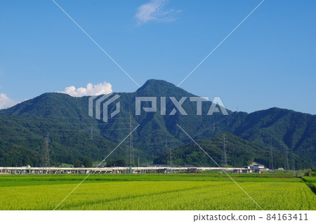 福井縣越前市日野山腳下的北陸新幹線 84163411