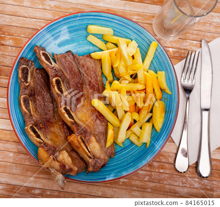 Churrasco de ternera, grilled veal spare ribs with fries Churrasco de ternera, grilled veal spare ribs with fries 84165015