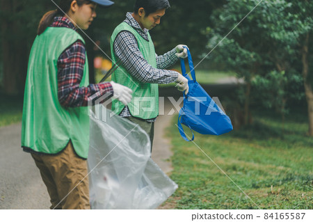Volunteer picking up trash Volunteer picking up trash 84165587