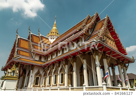 Beautiful architecture of chapel at Samphanthawong buddhist temple (Wat Samphanthawongsaram Worawihan) at Samphanthawong District. Beautiful architecture of chapel at Samphanthawong buddhist temple (Wat Samphanthawongsaram Worawihan) at Samphanthawong District. 84166127