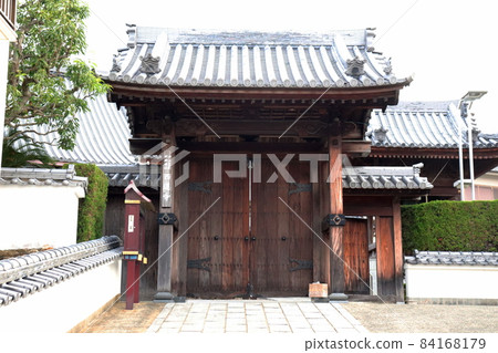 Sanmon Gate of Daimenji Temple in Sasebo City Sanmon Gate of Daimenji Temple in Sasebo City 84168179
