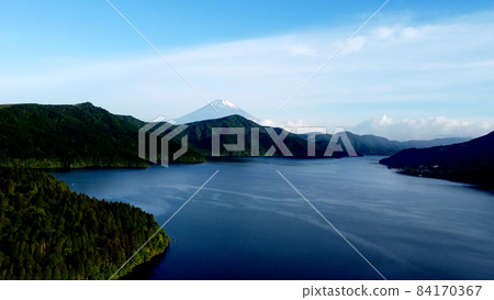 Aerial view of Lake Ashi and Mt. Fuji 84170367