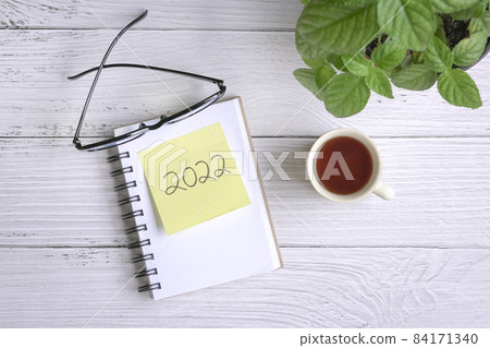 2022 on yellow paper on top of notepad 2022 on yellow paper on top of notepad 84171340