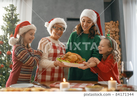 family celebrating Christmas 84171344