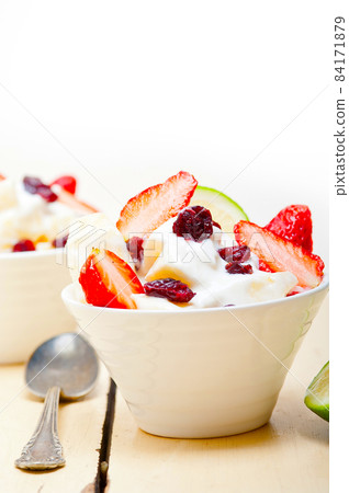 fruit and yogurt salad healthy breakfast 84171879