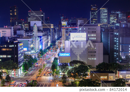 名古屋市：高峰期通過錦通的汽車和榮的街景 84172014