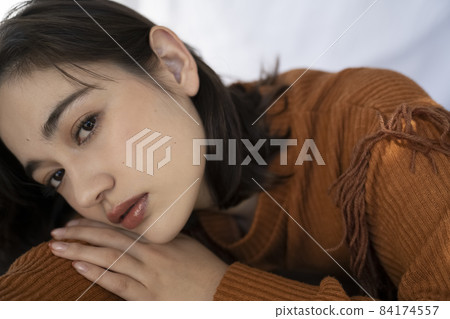Beauty portrait of young woman 84174557