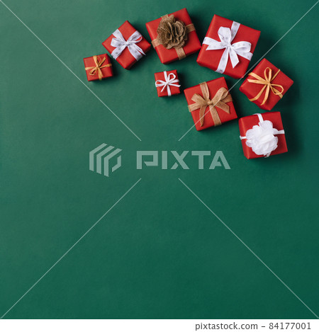 Gift boxes with white and brown bows on a green backdrop. Gift boxes with white and brown bows on a green backdrop. 84177001
