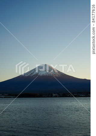 Lake Kawaguchi and Mt. Fuji in Yamanashi Prefecture in the evening 84177616