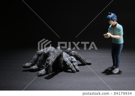 a figure boy worried the big spide 84179934