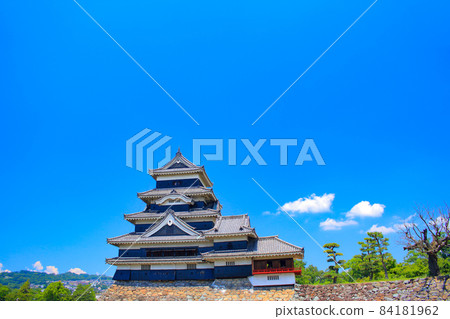 Scenery of Matsumoto City, a national treasure Matsumoto Castle 84181962