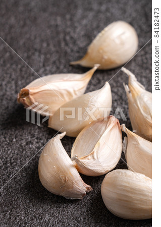 Garlic cloves garlic cloves ニンニク Garlic cloves garlic cloves ニンニク 84182473