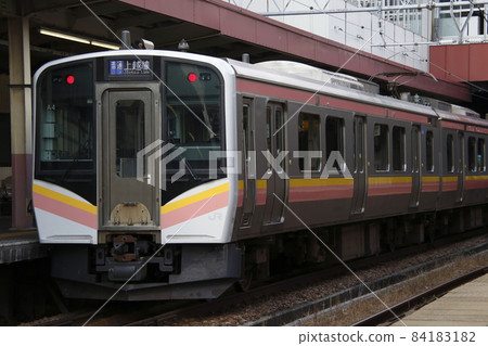 上越線E129系列(水上⇔長岡)在越後湯澤站停靠 上越線E129系列(水上⇔長岡)在越後湯澤站停靠 84183182