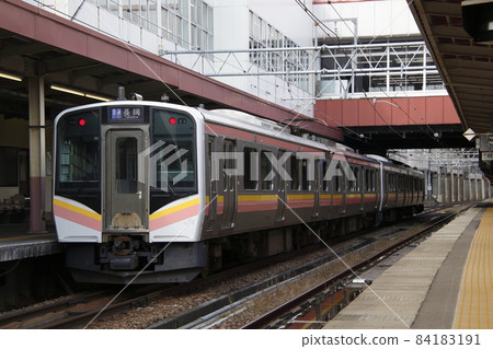 Joetsu Line E129 series (Minakami ⇔ Nagaoka) stopped at Echigo Yuzawa Station Joetsu Line E129 series (Minakami ⇔ Nagaoka) stopped at Echigo Yuzawa Station 84183191