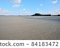 A pumice stone that fills the coast of the main island of Okinawa (derived from Fukutoku Okanoba) 84183472