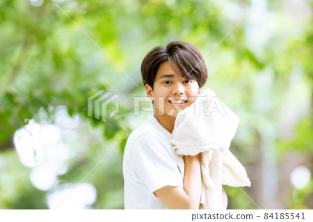 戶外洗衣男孩 84185541