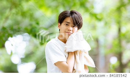 戶外洗衣男孩 戶外洗衣男孩 84185542