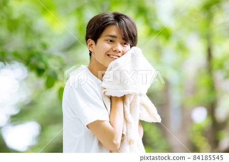 戶外洗衣男孩 84185545