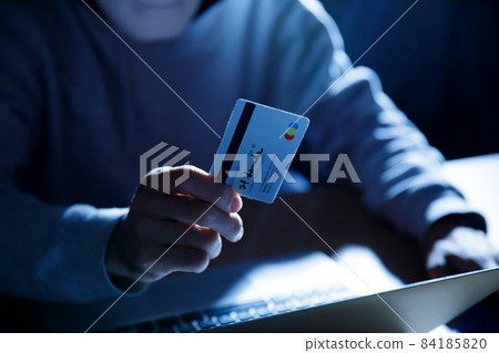 PC skimming crime masked man 84185820