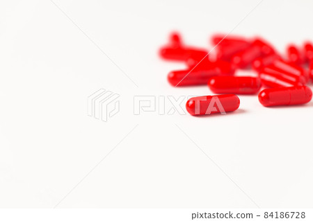 Image of capsule-shaped medicine Image of capsule-shaped medicine 84186728