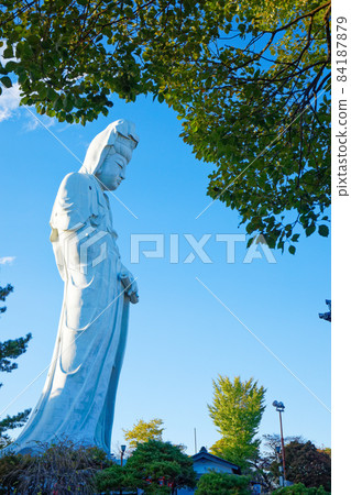 White robe Otani Takasaki White robe Otani Takasaki 84187879