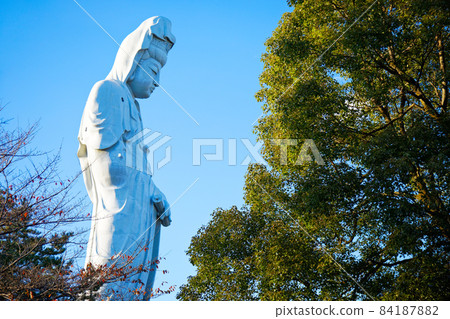 White robe Otani Takasaki White robe Otani Takasaki 84187882