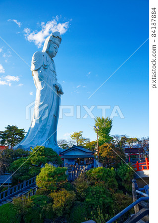 White robe Otani Takasaki 84187884