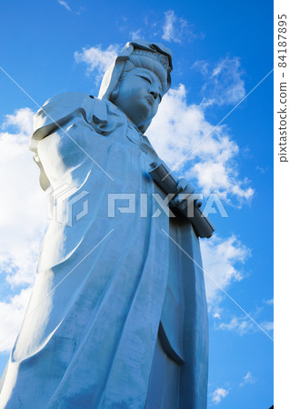 White robe Otani Takasaki White robe Otani Takasaki 84187895