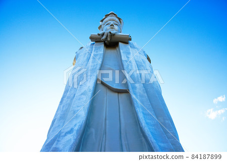 White robe Otani Takasaki White robe Otani Takasaki 84187899