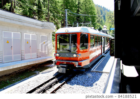 Gornergrat mountain railway Findelbach station A train coming down from Gornergrat enters Gornergrat mountain railway Findelbach station A train coming down from Gornergrat enters 84188521