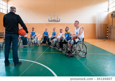 selector I explain new tactics to basketball players in wheelchairs, players sit in wheelchairs listening to the selector selector I explain new tactics to basketball players in wheelchairs, players sit in wheelchairs listening to the selector 84189807