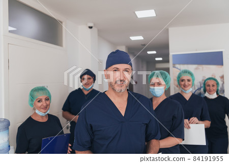 orthopedic doctor working together with his multiethnic team orthopedic doctor working together with his multiethnic team 84191955