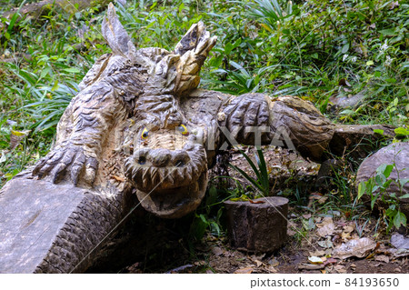 Wood carving on the ridge of Mt. Minami Takao 84193650