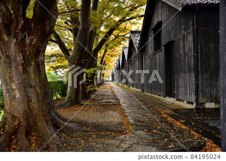 Sakata市Yamai倉庫在秋天 Sakata市Yamai倉庫在秋天 84195024