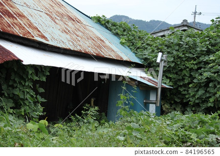 Abandoned house Abandoned house 84196565
