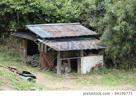 Farmhouse barn 84196771