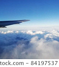 從飛機窗口看到的雲海 84197537