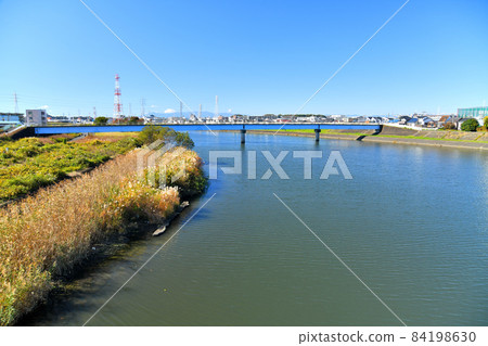 Takano Ohashi / Looking upstream from the Tsurumi River (Yokohama City, Kanagawa Prefecture) [2021.11] 84198630