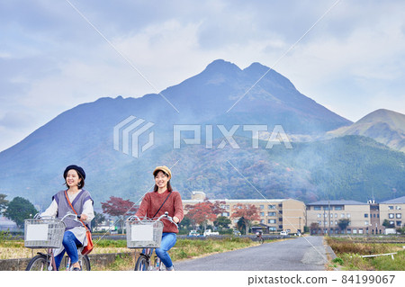 Young women and friends walking around Yufuin by bicycle Young women and friends walking around Yufuin by bicycle 84199067