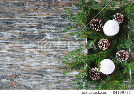 Simple Christmas floral arrangement for a festive table Simple Christmas floral arrangement for a festive table 84199785
