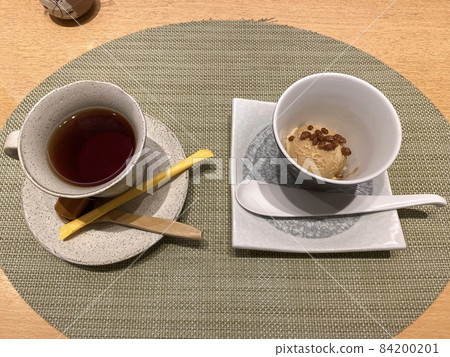 Tea and ice cream 84200201