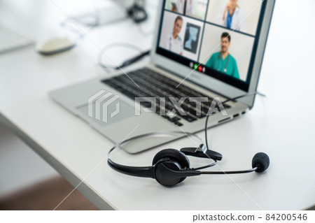 Telemedicine service online video call for doctor to actively chat with patient Telemedicine service online video call for doctor to actively chat with patient 84200546