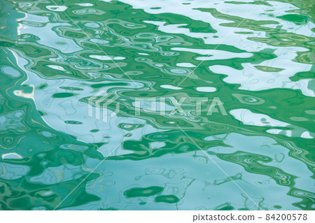 漂浮在水面上的幾何圖案 漂浮在水面上的幾何圖案 84200578