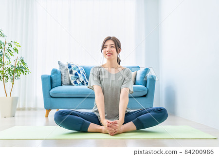 A young lad yoga 84200986