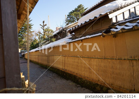 長町武士宅邸粘土牆上的冬季傳統 長町武士宅邸粘土牆上的冬季傳統 84201114