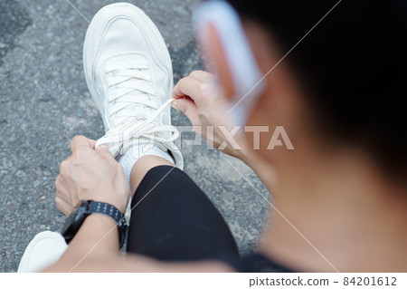 Jogger Tying Laces of Sneakers Jogger Tying Laces of Sneakers 84201612